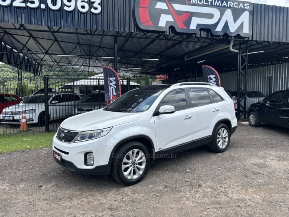 KIA MOTORS - SORENTO - 2015/2015 - Branca - R$ 93.900,00