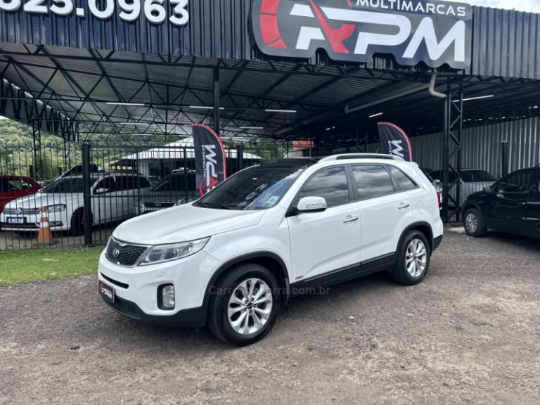 KIA MOTORS - SORENTO - 2015/2015 - Branca - R$ 93.900,00