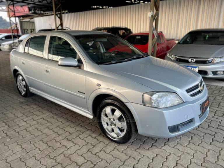 CHEVROLET - ASTRA - 2007/2008 - Prata - R$ 32.900,00
