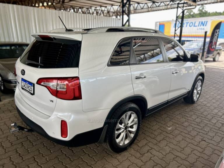 KIA MOTORS - SORENTO - 2015/2015 - Branca - R$ 93.900,00