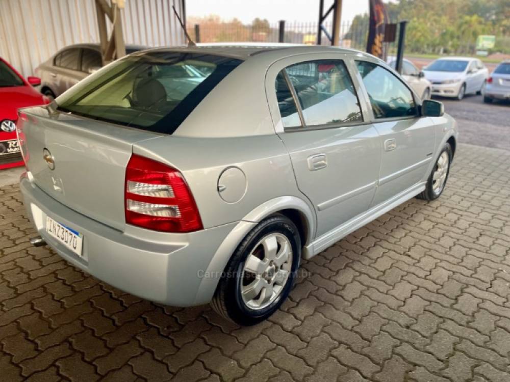 CHEVROLET - ASTRA - 2007/2008 - Prata - R$ 32.900,00