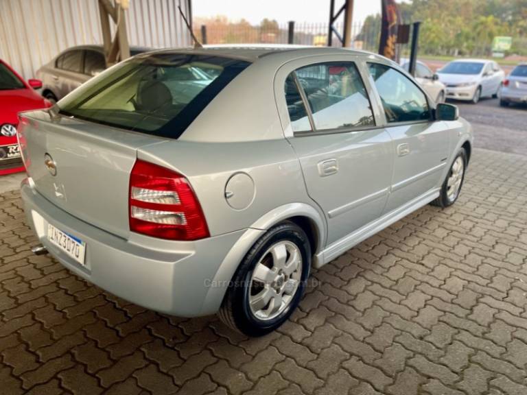 CHEVROLET - ASTRA - 2007/2008 - Prata - R$ 32.900,00