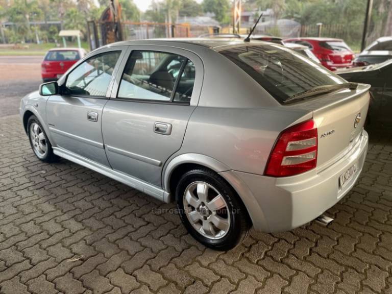 CHEVROLET - ASTRA - 2007/2008 - Prata - R$ 32.900,00