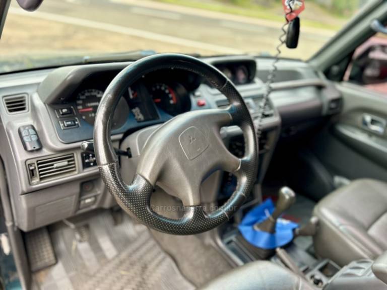 MITSUBISHI - PAJERO - 1997/1998 - Verde - Sob Consulta