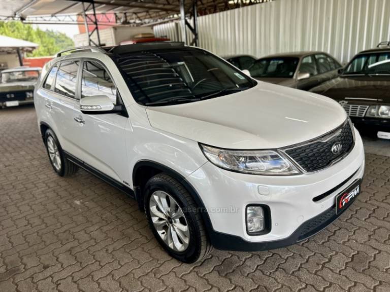 KIA MOTORS - SORENTO - 2015/2015 - Branca - R$ 93.900,00