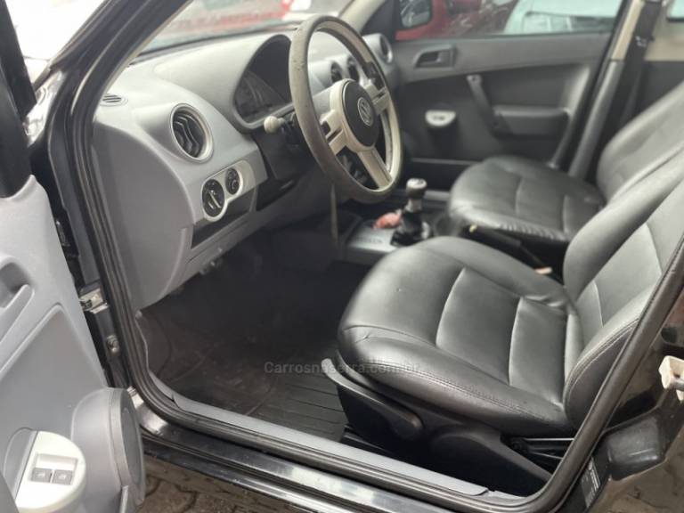 VOLKSWAGEN - SAVEIRO - 2009/2008 - Preta - R$ 45.900,00