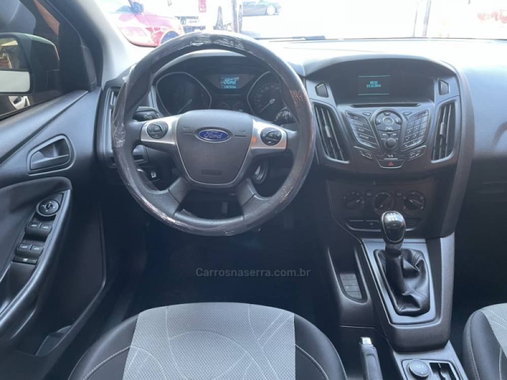 FORD - FOCUS - 2014/2015 - Branca - R$ 62.900,00