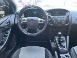 FORD - FOCUS - 2014/2015 - Branca - R$ 62.900,00