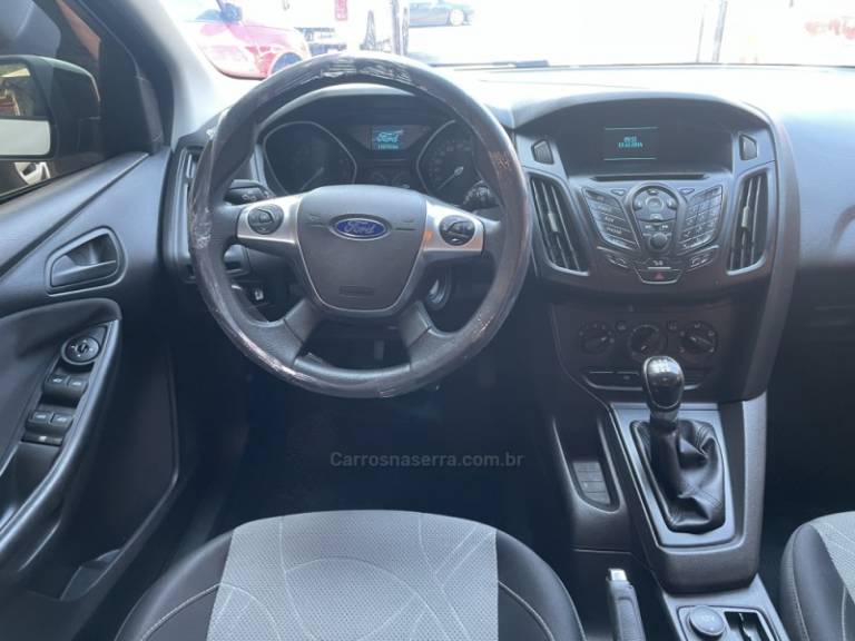 FORD - FOCUS - 2014/2015 - Branca - R$ 62.900,00