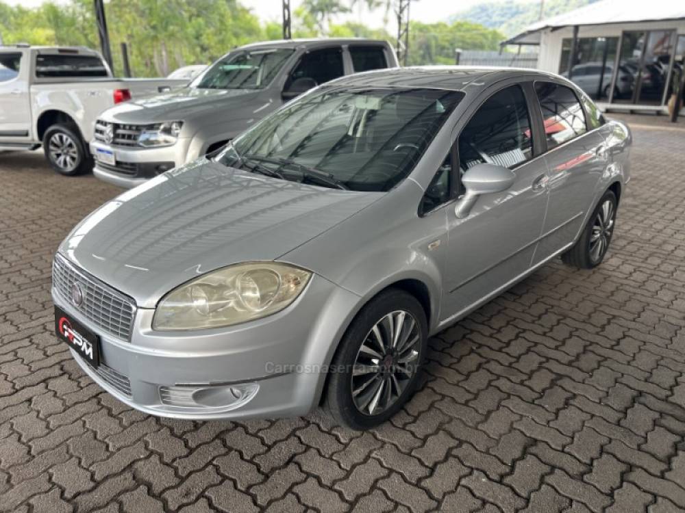 FIAT - LINEA - 2012/2012 - Prata - R$ 34.900,00