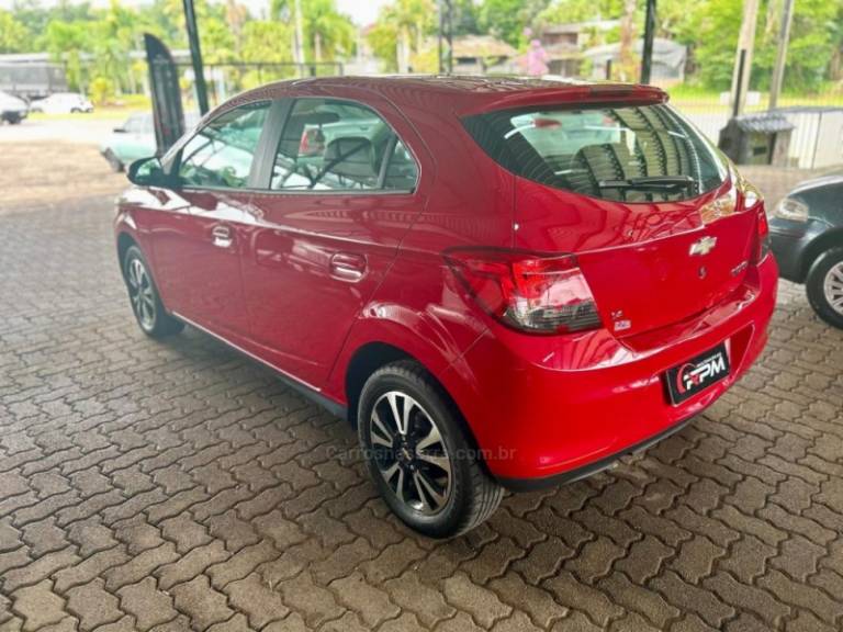 CHEVROLET - ONIX - 2014/2014 - Vermelha - R$ 49.900,00