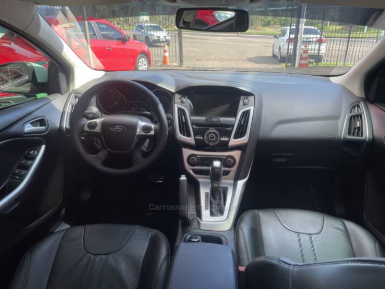 FORD - FOCUS - 2014/2015 - Branca - R$ 62.900,00