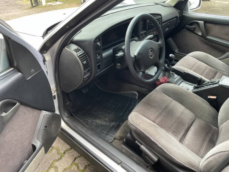 CHEVROLET - OMEGA - 1994/1994 - Prata - R$ 59.900,00