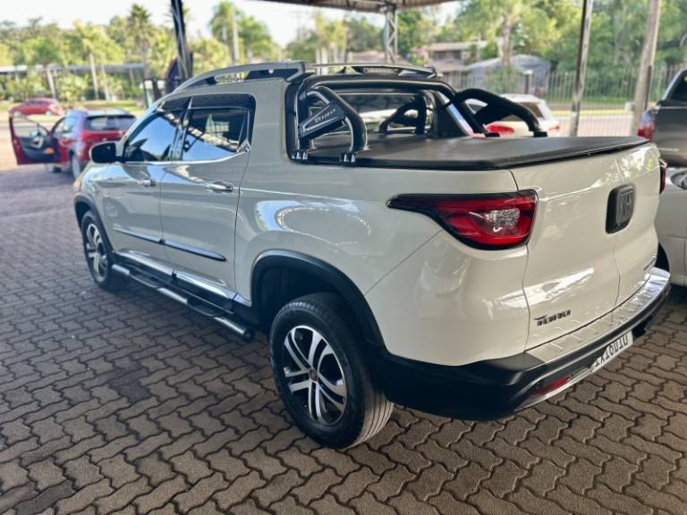 FIAT - TORO - 2016/2017 - Branca - Sob Consulta