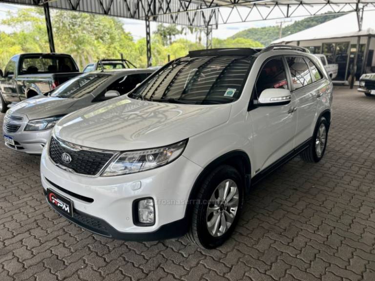 KIA MOTORS - SORENTO - 2015/2015 - Branca - R$ 93.900,00