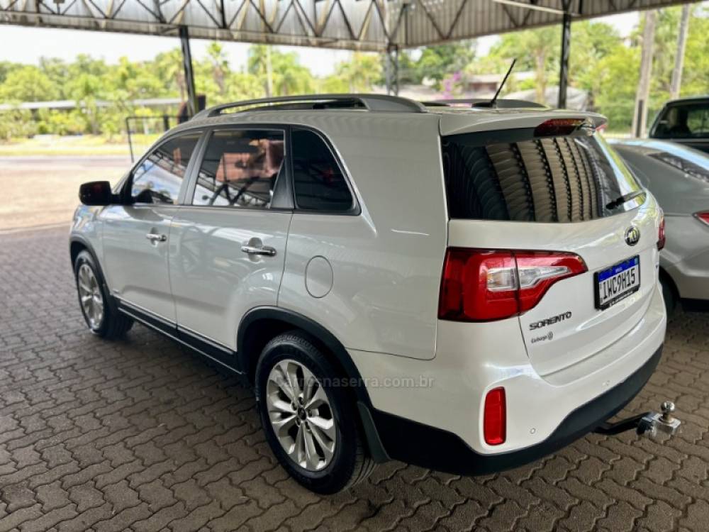 KIA MOTORS - SORENTO - 2015/2015 - Branca - R$ 93.900,00