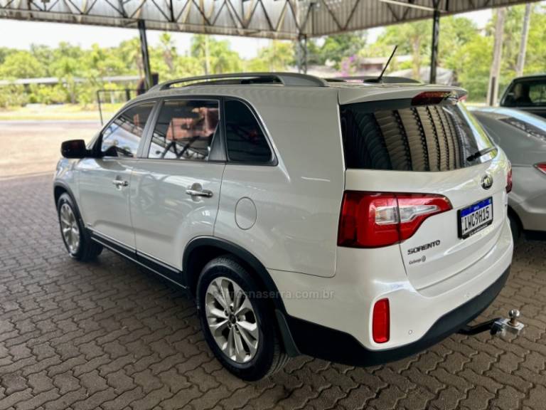 KIA MOTORS - SORENTO - 2015/2015 - Branca - R$ 93.900,00