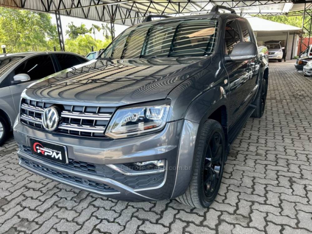 VOLKSWAGEN - AMAROK - 2017/2018 - Cinza - R$ 145.900,00