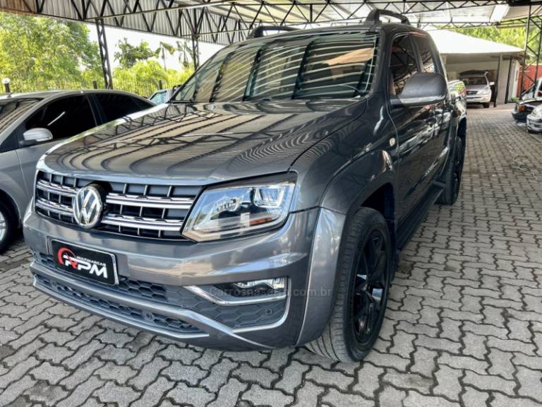 VOLKSWAGEN - AMAROK - 2017/2018 - Cinza - R$ 145.900,00