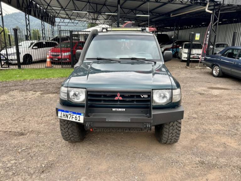 MITSUBISHI - PAJERO - 1997/1998 - Verde - Sob Consulta