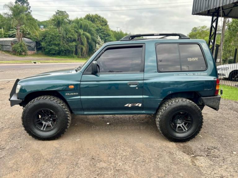 MITSUBISHI - PAJERO - 1997/1998 - Verde - Sob Consulta