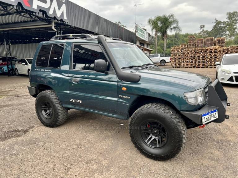 MITSUBISHI - PAJERO - 1997/1998 - Verde - Sob Consulta