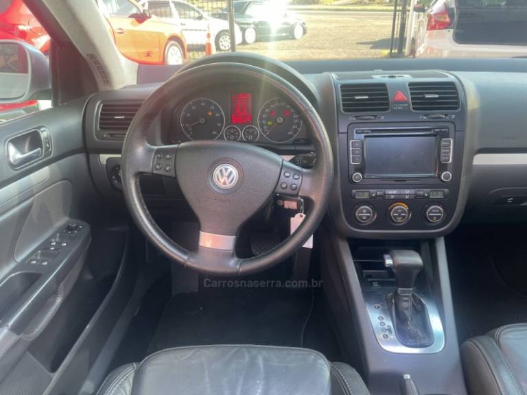 VOLKSWAGEN - JETTA - 2008/2009 - Prata - R$ 48.900,00