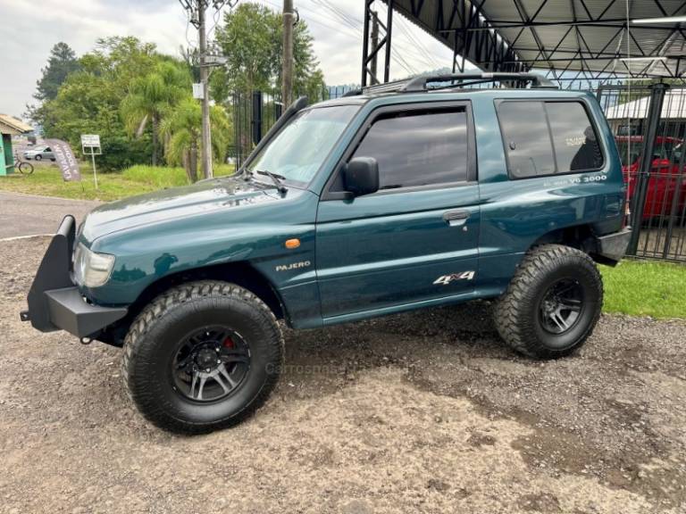MITSUBISHI - PAJERO - 1997/1998 - Verde - Sob Consulta