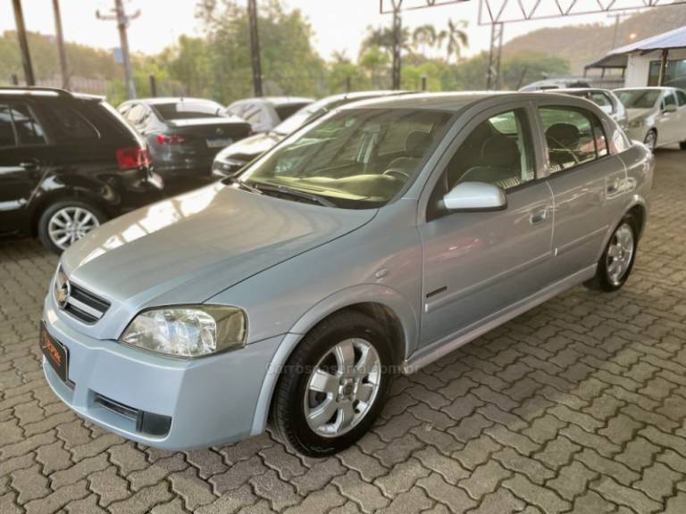 CHEVROLET - ASTRA - 2007/2008 - Prata - R$ 32.900,00