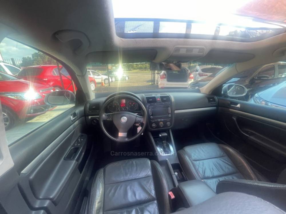 VOLKSWAGEN - JETTA - 2008/2009 - Prata - R$ 48.900,00