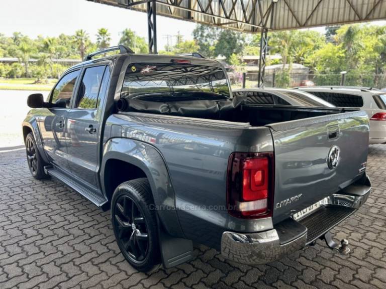 VOLKSWAGEN - AMAROK - 2017/2018 - Cinza - R$ 145.900,00
